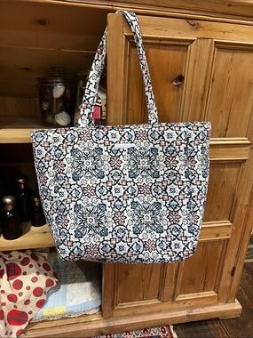 Vera Bradley Grand Tote in Lisbon Medallion Pattern